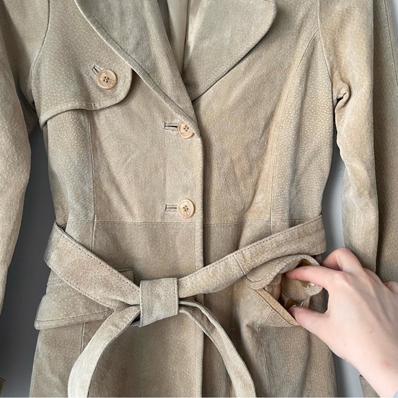 Le Chateau Tan Trench Coat - Picture 6 of 14